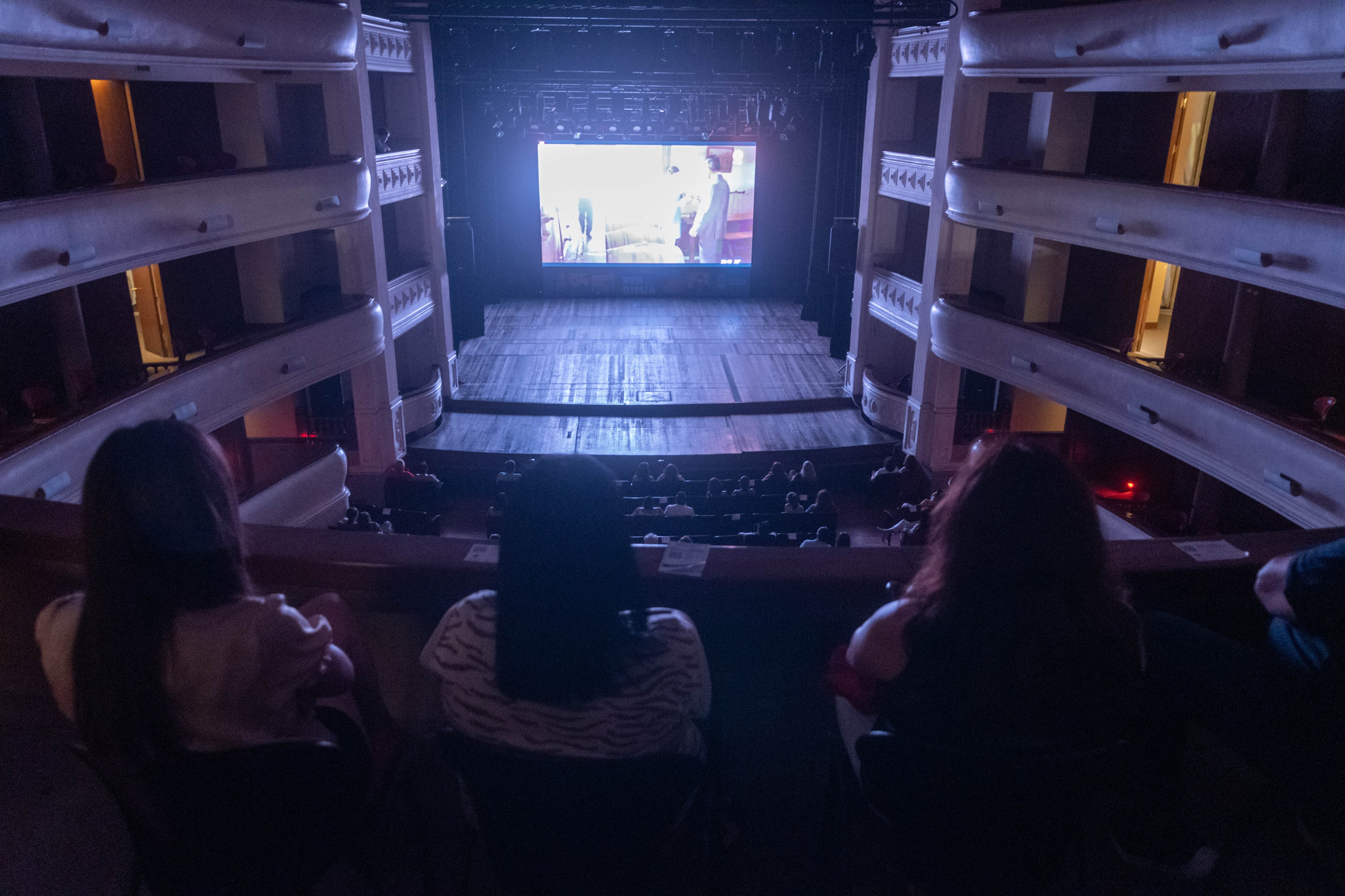 Mendoza 6 de marzo de 2021 Vendimia 

Las tribunas de la virtualidad: así se vivio el estreno de “Historias de Vendimia” en el teatro Independencia.

Foto: Ignacio Blanco / Los Andes  