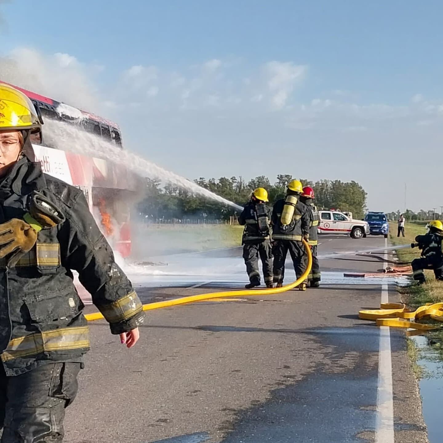 Incendio de colectivo en Ruta E 52 La Tordilla