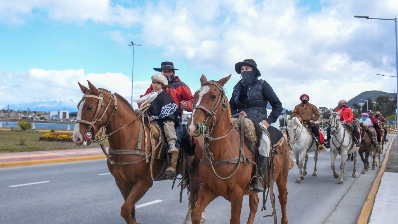 Se realizó una cabalgata por las calles de la ciudad de Ushuaia