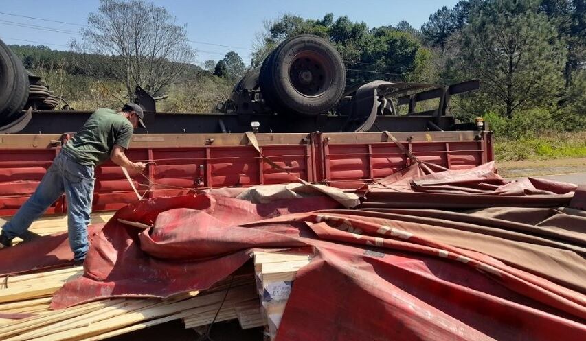 Accidente vial en El Alcázar dejó daños materiales.