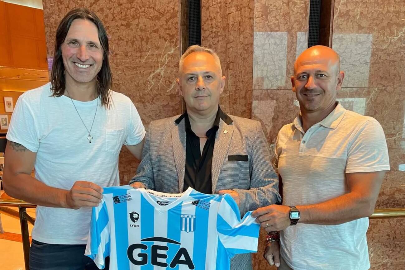 El DT Olave, el presidente Manuel Pérez y el ayudante de campo Darío Cavallo. Una nueva etapa se inicia en la Academia. (Prensa Racing)