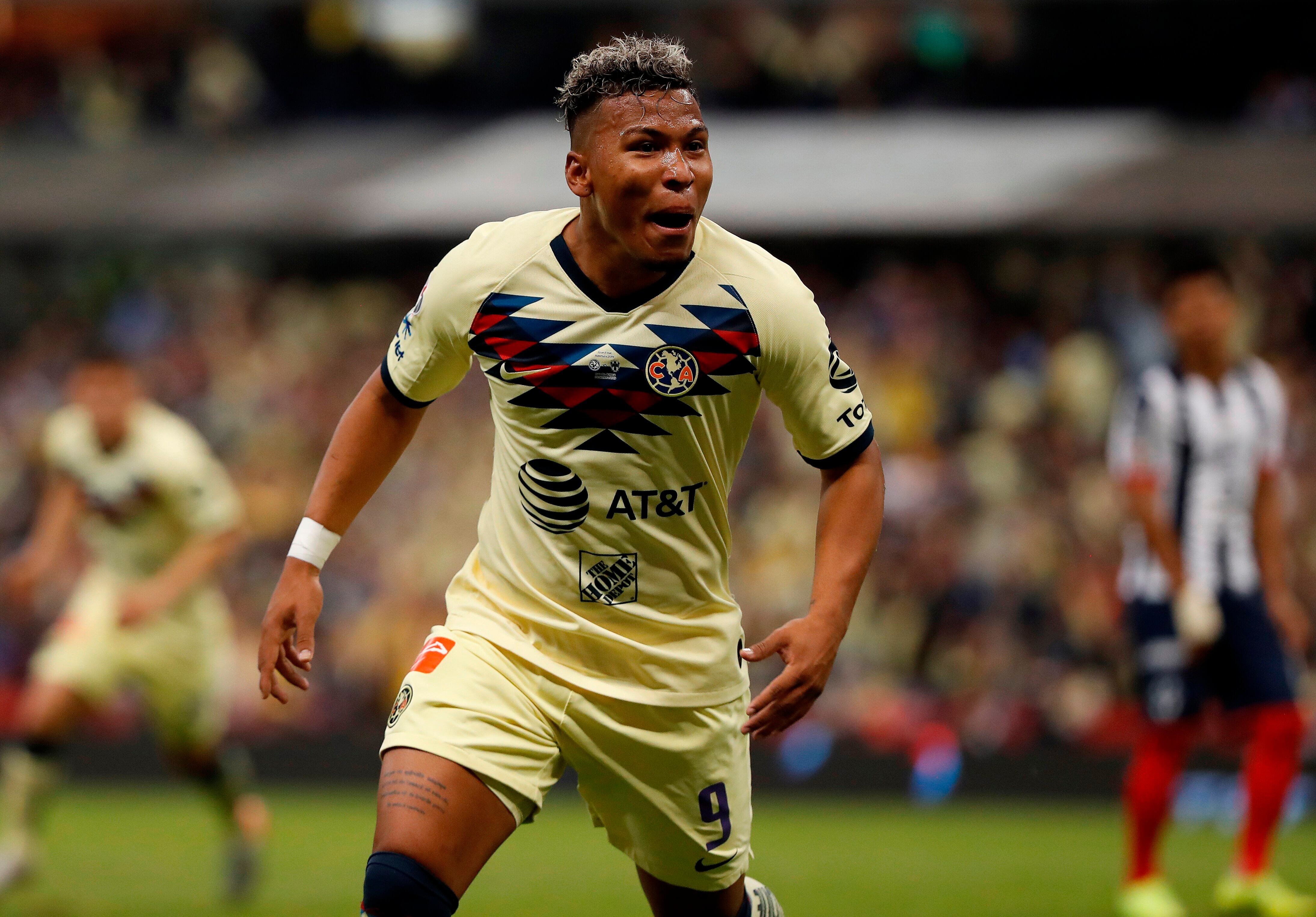 El atacante colombiano vistiendo la camiseta del América.