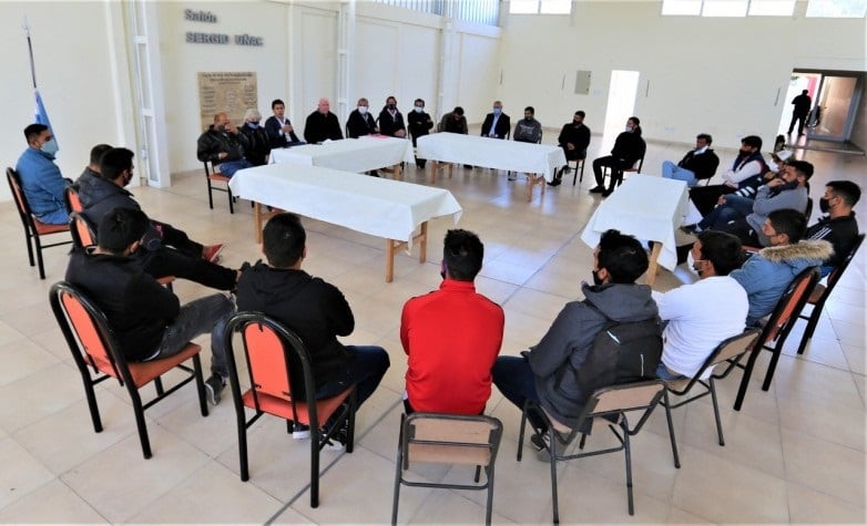 Reunión entre funcionarios de la  Secretaría de Deportes de San Juan, dirigentes de la Liga Sanjuanina de Fútbol y jugadores.