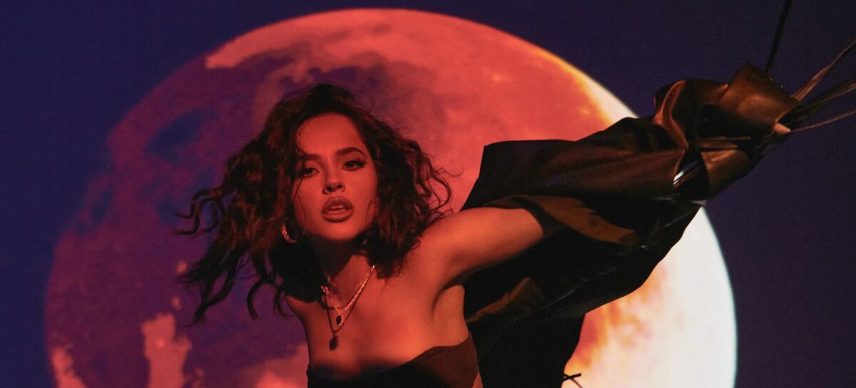 Becky G estrena su nuevo álbum “Esquemas”