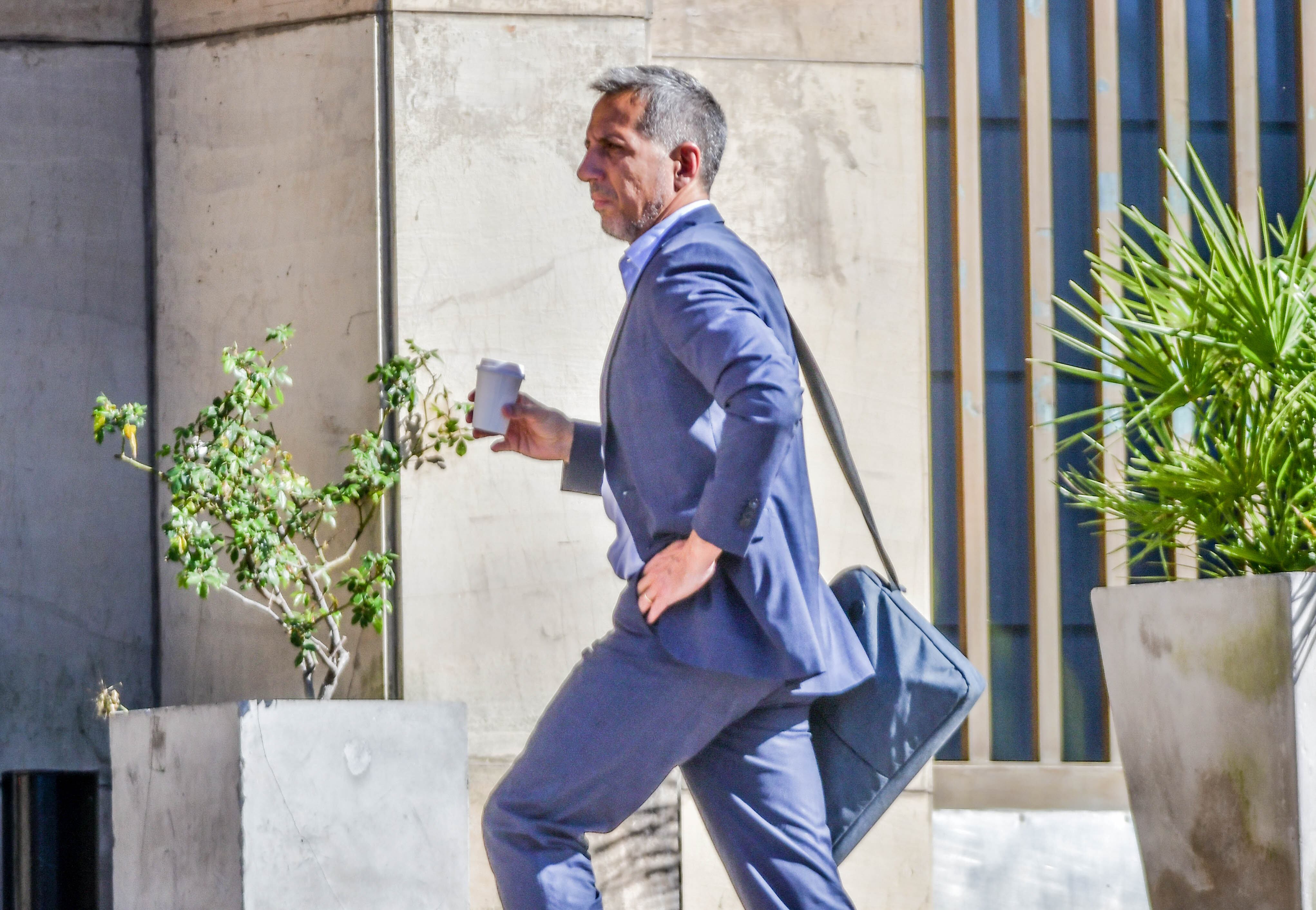 Fiscal Diego Luciani ingresando a comodoro Py durante el juicio por la obra publica Foto Federico Lopez claro