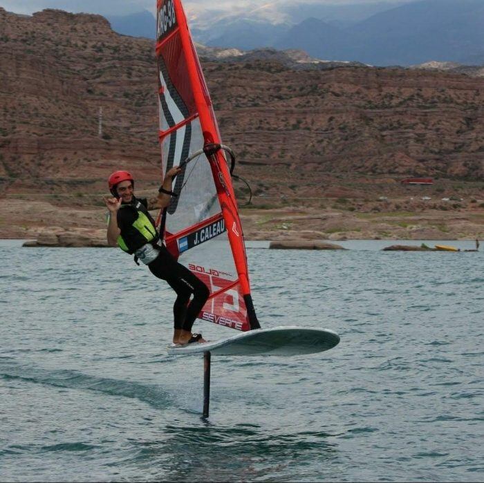 El windsurfista mendocino Juan Ignacio Caleau competirá en los Juegos Sudamericanos de Playa en Colombia.