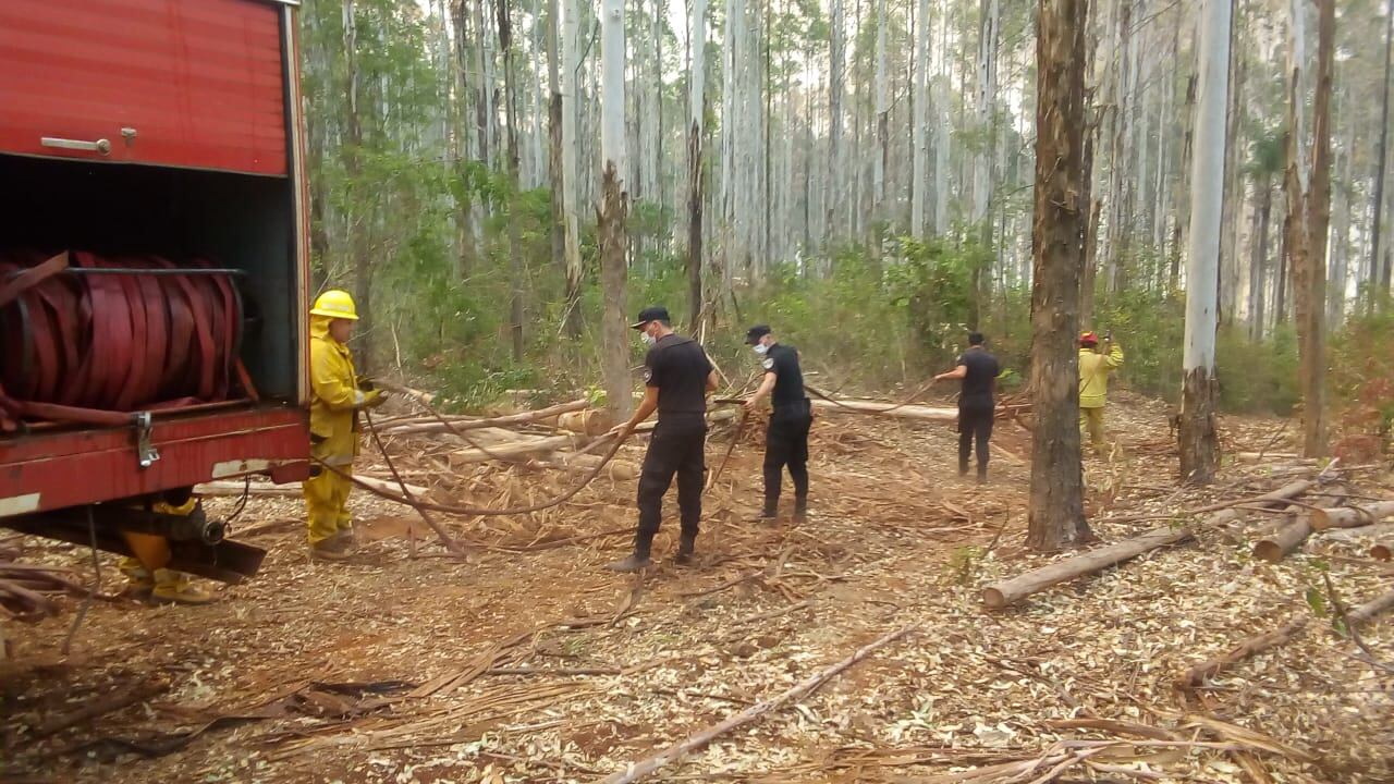 Incendio en Itaembé Mini mantiene alerta a los vecinos de Posadas.