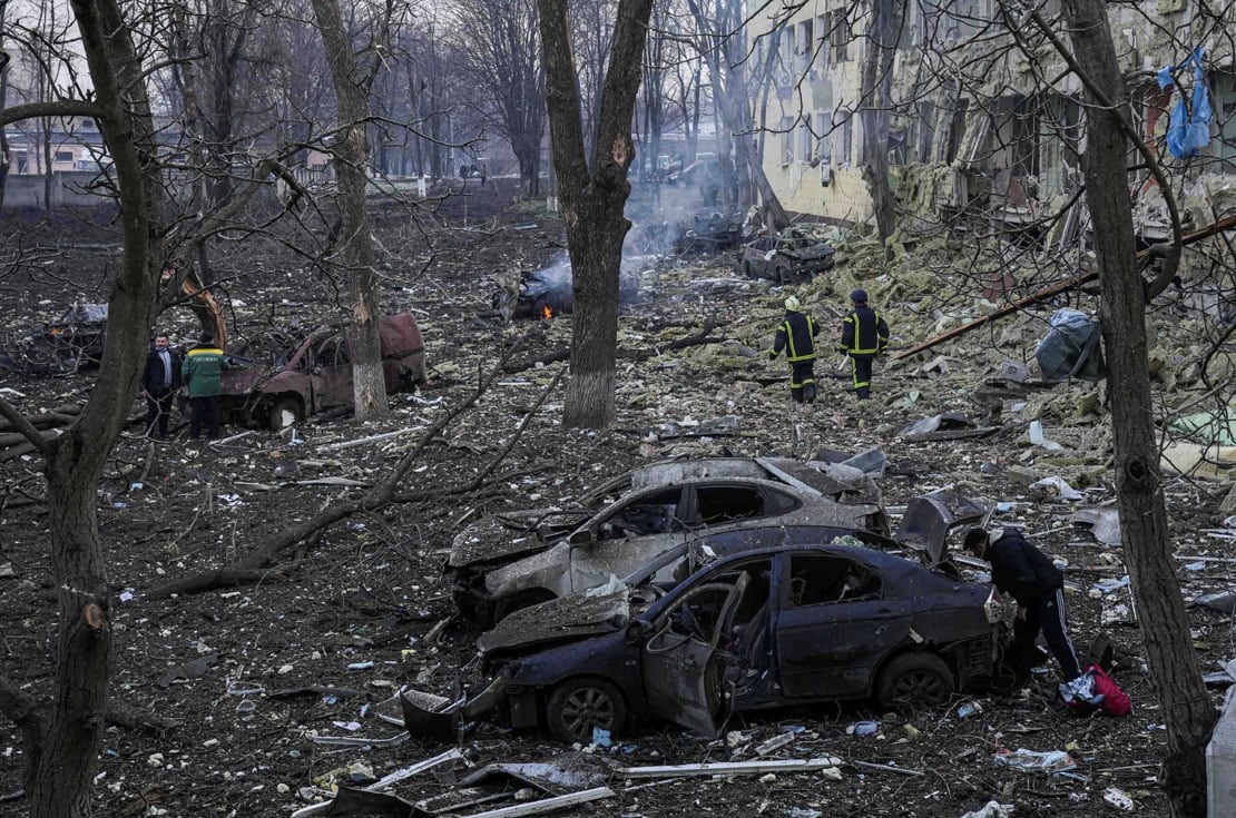 Daños en una maternidad en Mariupol, Ucrania. (AP/Evgeniy Maloletka/Archivo)