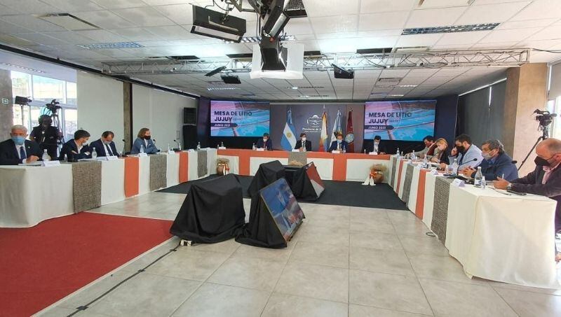 Participación de la Facultad en actividades vinculadas directamente con la Ingeniería, como en la Mesa de Litio.