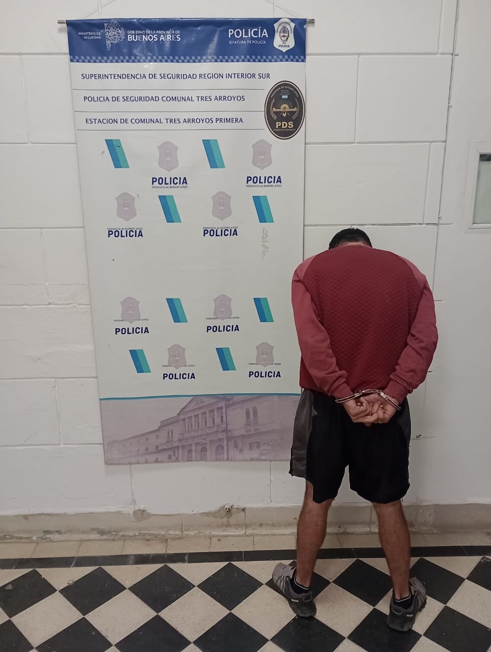 Allanamientos y detenciones por robo en Jockers