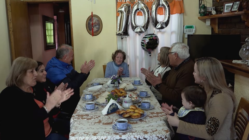 Elena trabajó más de 30 años como docente y sus alumnos la recuerdan con mucho cariño.