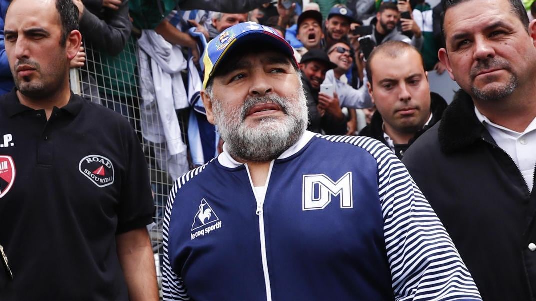 Diego Armando Maradona, en una de sus últimas apariciones públicas como director técnico de Gimnasia y Esgrima La Plata.