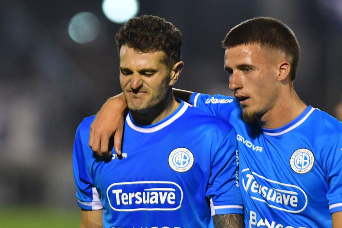 Pablo Vegetti y el dolor por la derrota con Temperley. Belgrano cayó 2-3 en Buenos Aires. (Federico López Claro)