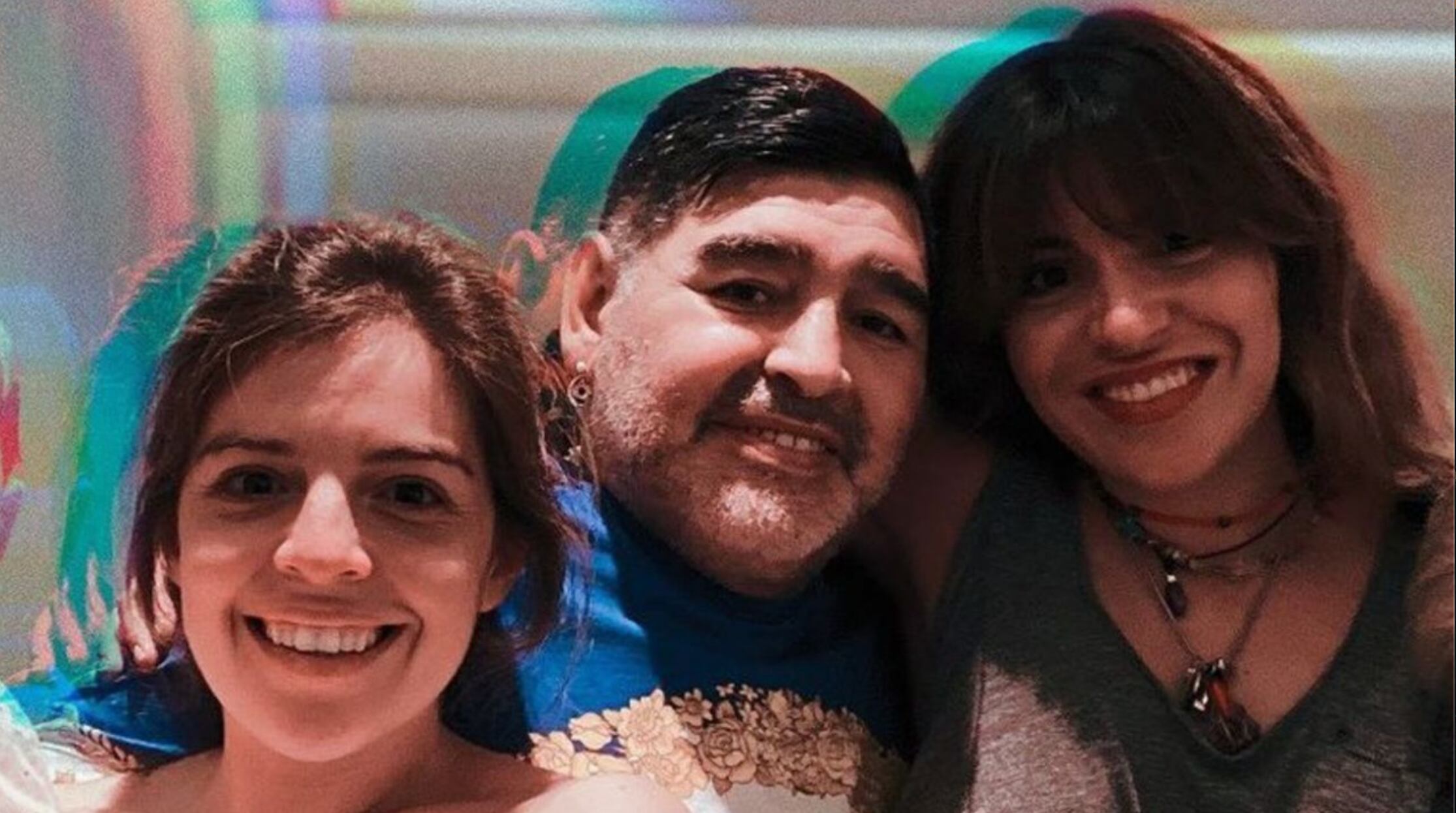 Maradona junto a Dalma y Gianinna.