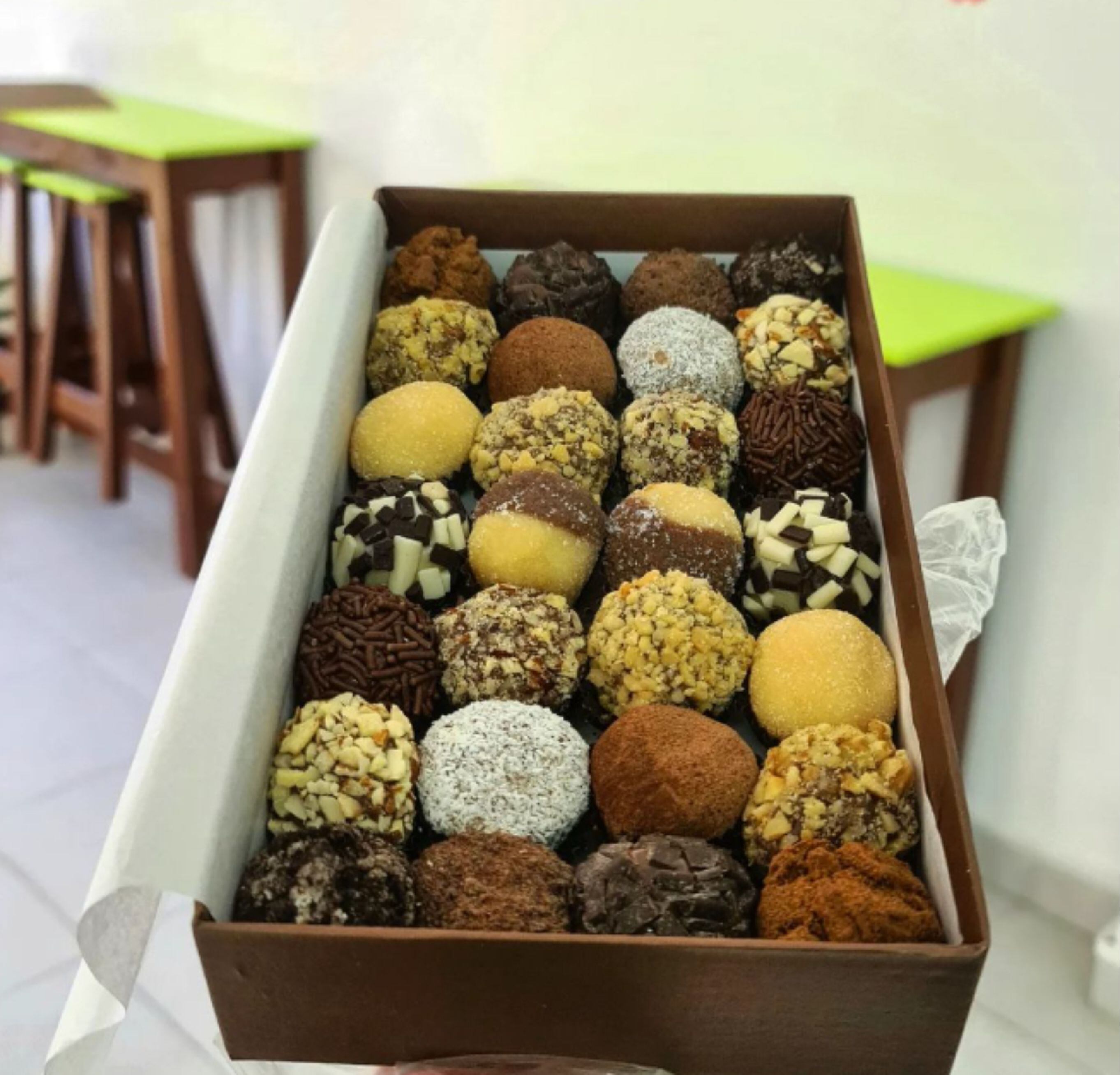 Dulce Brasil, el negocio que elabora los brigadeiros brasileros y se venden en Paraná.