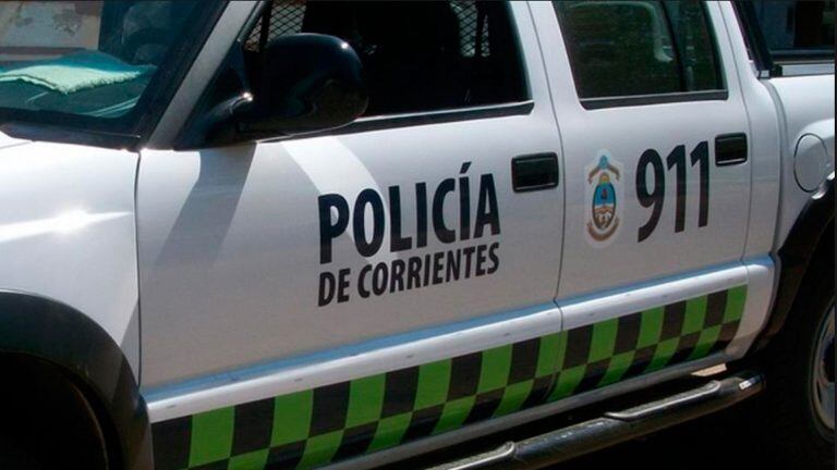 La policía detuvo a una pareja por explotar sexualmente de sus tres hijos menores.