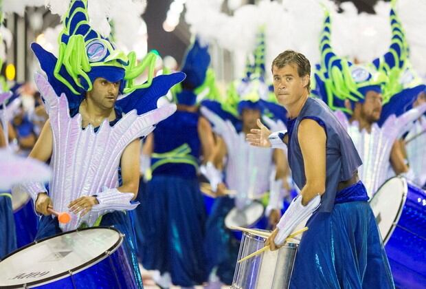 Intendente Esteban Martín Piaggio director de batucada del Carnaval de Gualeguaychú (Fotos de archivo)