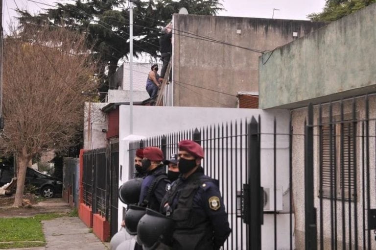 Custodian la casa del jubilado en Quilmes.