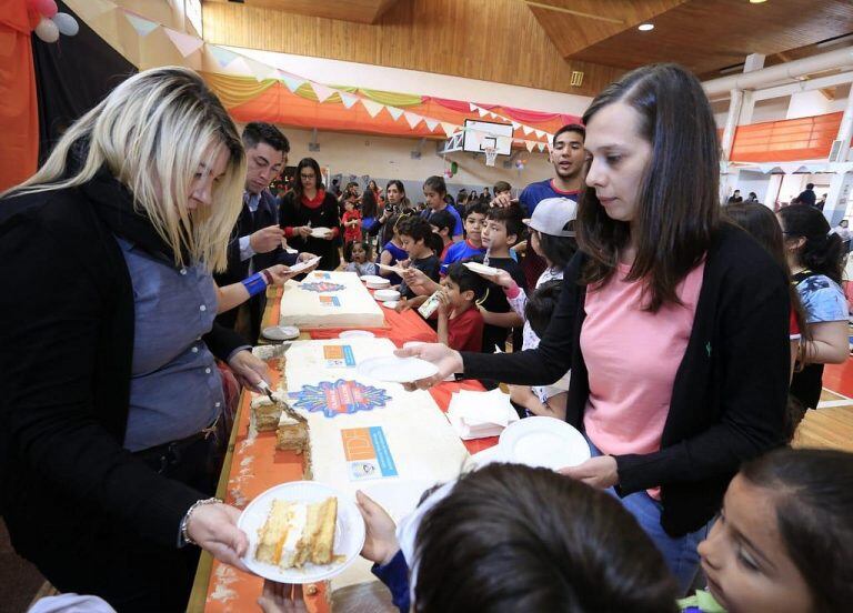 Rosana Bertone en el gimnasio de la Escuela N°21 de Río Grande.