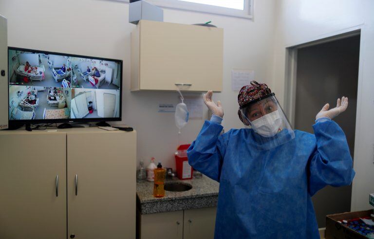 Dr. Mabel Diaz trabaja en el hospital de Ezeiza en medio de la crisis por el coronavirus (Foto: REUTERS/Agustin Marcarian)