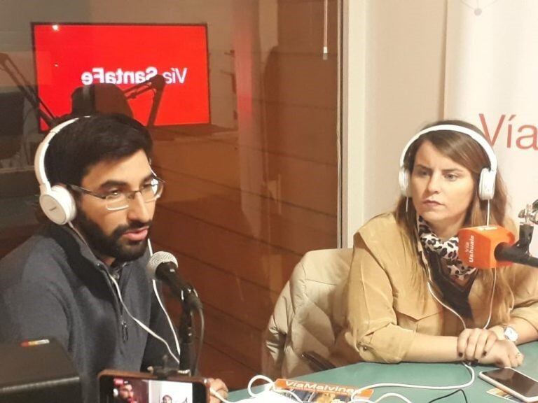 Facundo Gabas y Cecilia Fiocchi en estudios de Radio Mitre Ushuaia.