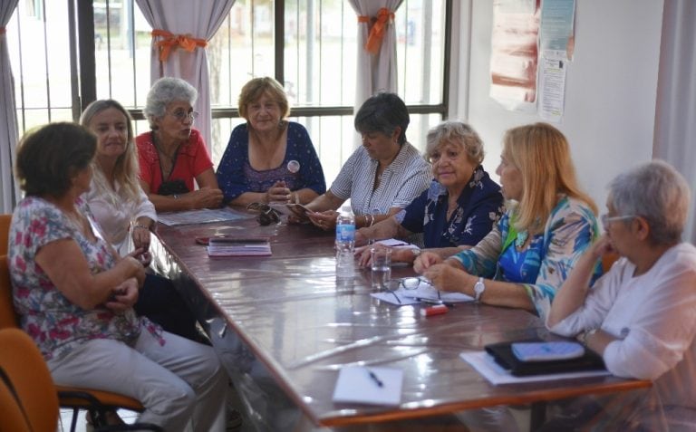 Parte de las integrantes de la Cooperadora (Vía Santa Rosa)