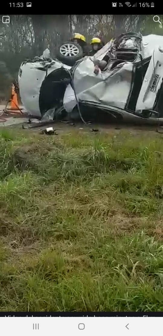 El fatal accidente ocurrió sobre la ruta 1, en cercanías de la localidad de Morteros. (Fotos gentileza Diego Álvarez)