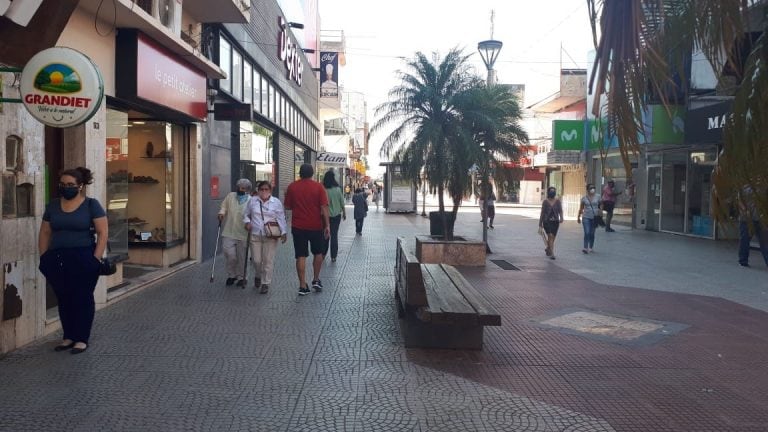 Mayor movimiento de personas en pleno centro correntino.