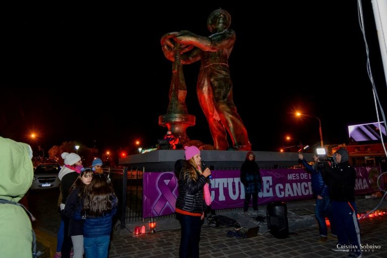 venidici vigilia al pie del Gorosito en el mes de la lucha contra el cáncer de mama