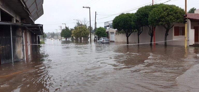 Bomberos Voluntarios Arroyito en el momento de las lluvias en Arroyito