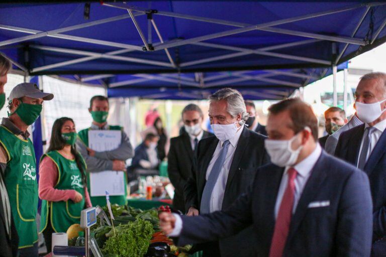 En el Centro de Convenciones de Posadas el presidente Alberto Fernández dialogó con productores de Misiones. Lo acompañó el gobernador Oscar Herrera Ahuad. (Presidencia)