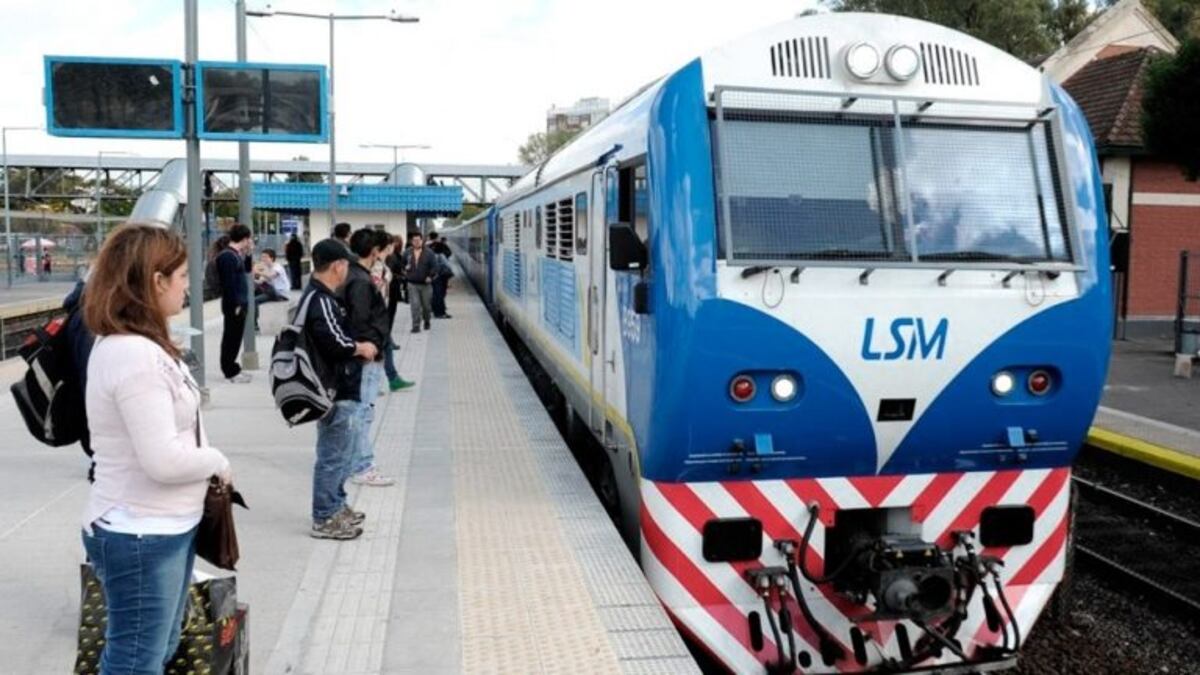 Vecinos de Villa del Parque interrumpen el tren San Martín para reclamar por falta de luz