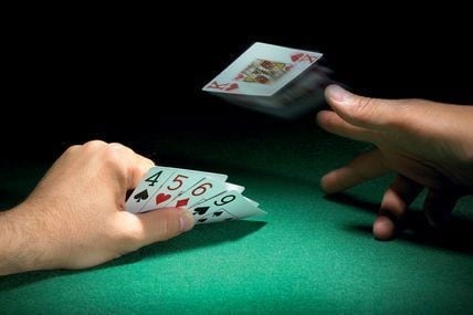 Los jugadores compulsivos pueden pasar de las máquinas tragamonedas de los casinos a las apuestas online.