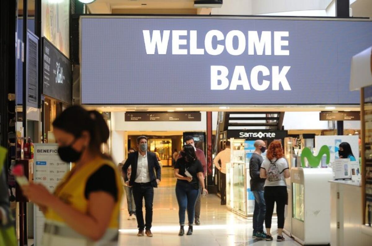 Con protocolos y topes de personas, reabrieron los shoppings en la ciudad de Buenos Aires