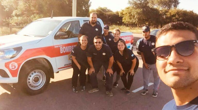 Algunos integrantes del Cuartel de Bomberos de Ataliva Roca (Facebook)