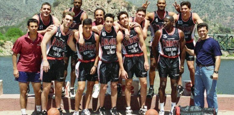 Manu Ginobili llegó a La Rioja, de la mano de Oscar "Huevo" Sánchez en el año 1995 y vistió la camiseta del Andino Sport Club, donde debutó de manera profesional.