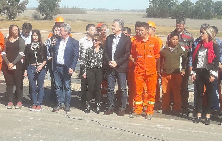 El presidente Macri junto al intendente Martínez