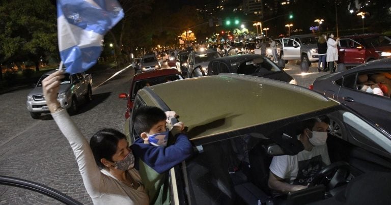 Masivo bocinazo de médicos en Rosario contra la precarización y la discriminación