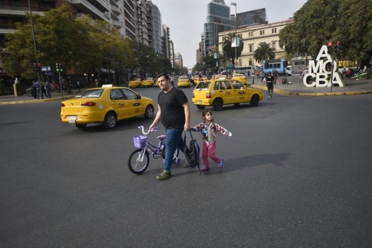 Marcha de taxistas y remiseros.