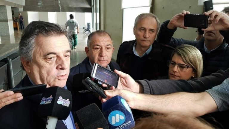 Mario Negri, Héctor Baldassi y Luis Juez en Tribunales en una presentación contra Manuel Calvo.