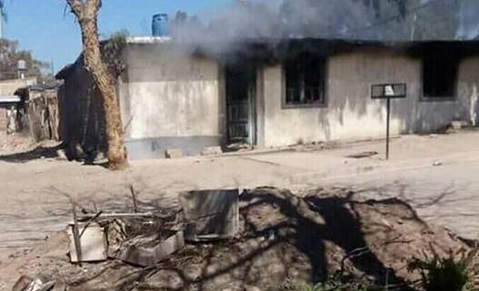 Así quedó la casa de Mariano López, tras la poblada de ayer en el barrio La Favorita.