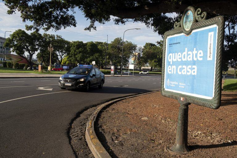 Las plazas y parques porteños quedaron desiertos (Foto: Erica Canepa/Bloomberg)