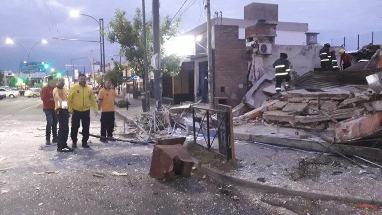 Galería de fotos explosión de una pizzería en avenida Fuerza Aérea al 1.800.