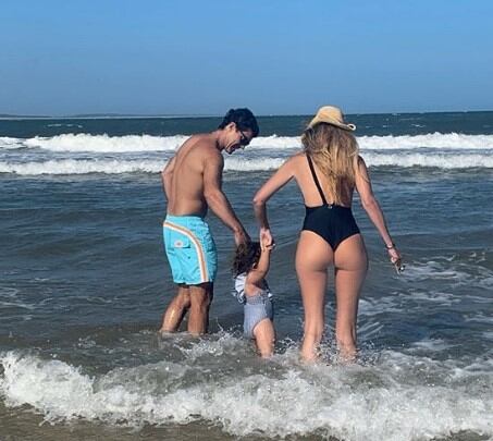 Urtubey y Macedo se instalaron en España después de disfrutar de la playa. (Instagram Isabel Macedo)