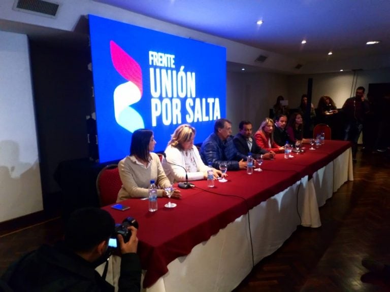 Conferencia de prensa Consenso Federal (Vía Salta)