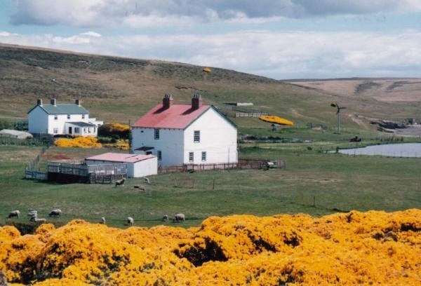 Maestros itinerantes vuelven a dar clases en escuelas rurales de las Malvinas.