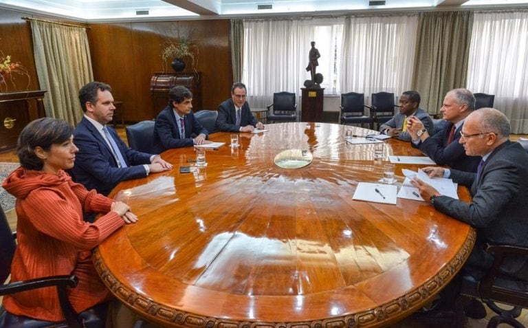 Reunión entre autoridades de Hacienda y el Fondo Monetario Internacional. (EFE/ Mi)