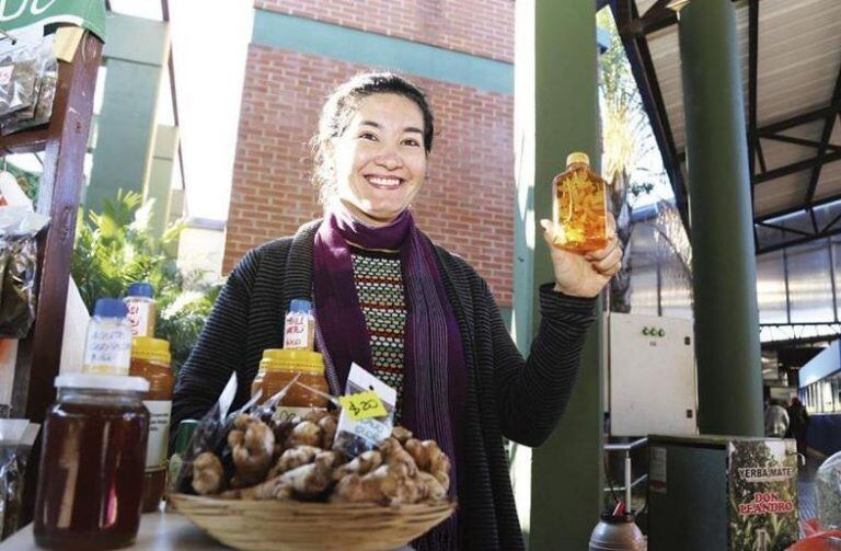 Varios comerciantes de Misiones aprovechan la ocasión para vender la tradicional bebida. (Foto: El Territorio)