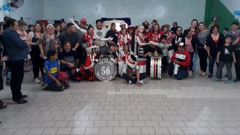 La Murga de la Abuela presente en el recibimiento a Candela Cerrudo