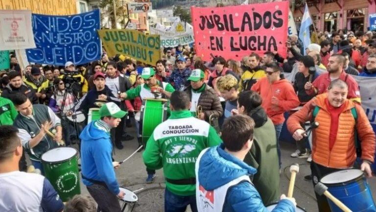 Masiva movilización en Esquel